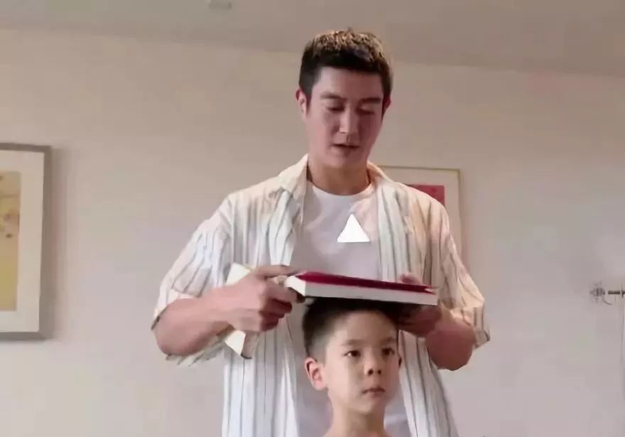 6岁嗯哼近照大变样，杜江乐了：最好的教育，是儿子越来越像老子