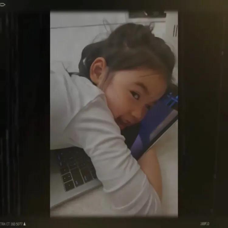 陳豪參加頒獎禮堪稱最佳防疫，3歲女兒看直播隔著屏幕對爸爸撒嬌