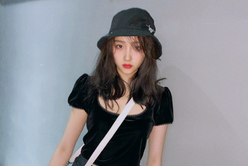 关晓彤自己剪刘海，结果遭到粉丝的