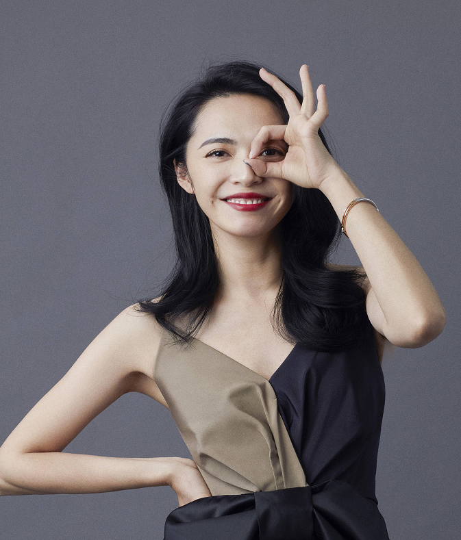 姚晨是胖了吗，穿身休闲装走机场，却感觉把衣服撑的紧蹦蹦