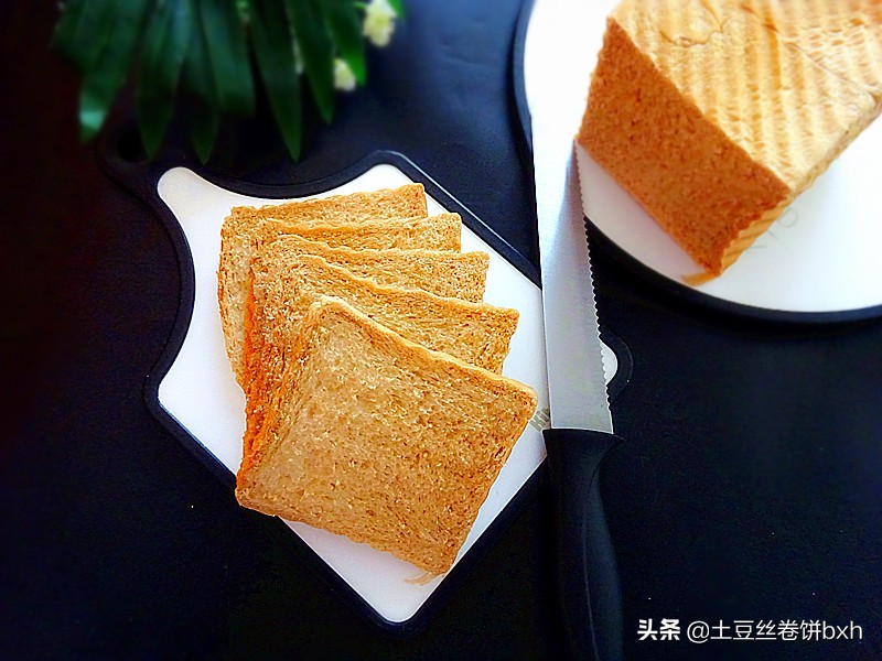 冬天做面包用红糖，这方子太好，面包暄松柔软，放几天都不硬
