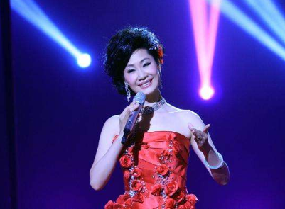 她是著名歌曲家，丈夫婚内出轨遭背叛，二婚嫁