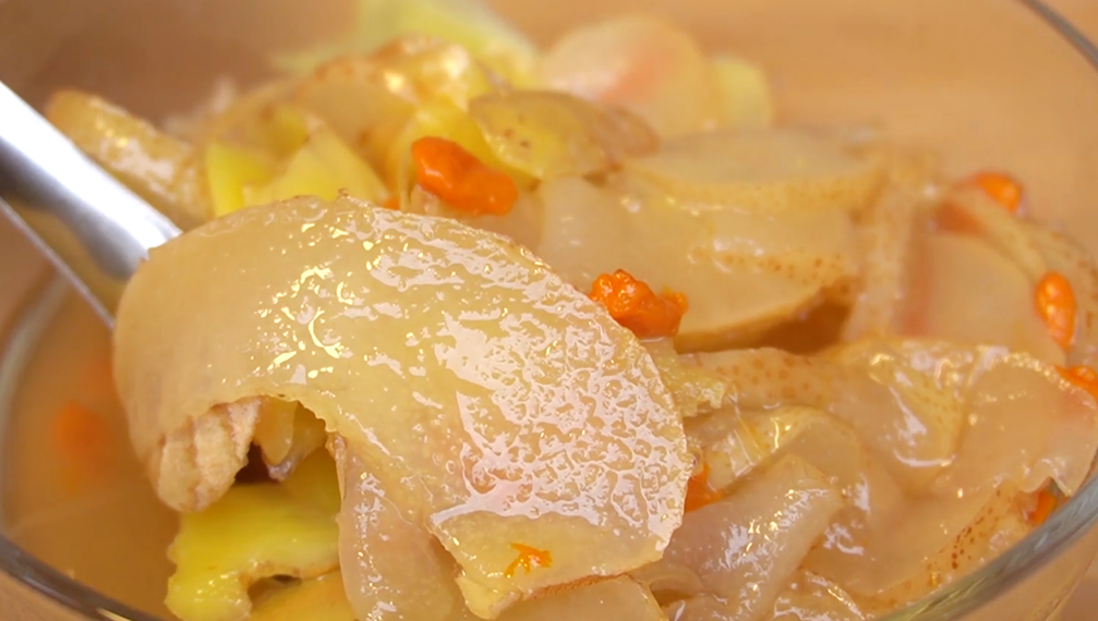 雪梨加生薑，作用真是厲害，現在知道也不晚，冬天家人常喝身體好