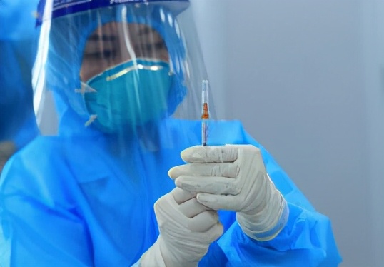 新毒株正逼近中国，越南疫情暴发，世卫专家呼吁尽快接种疫苗