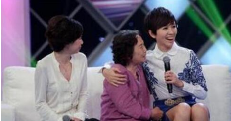 16丧父，拒绝保研，成为央视最年轻国脸，欧阳夏