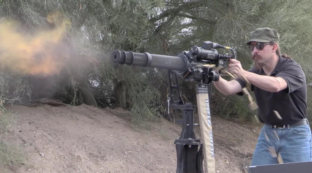 美国加特林机枪脑洞大开，消音器与弹夹的混搭