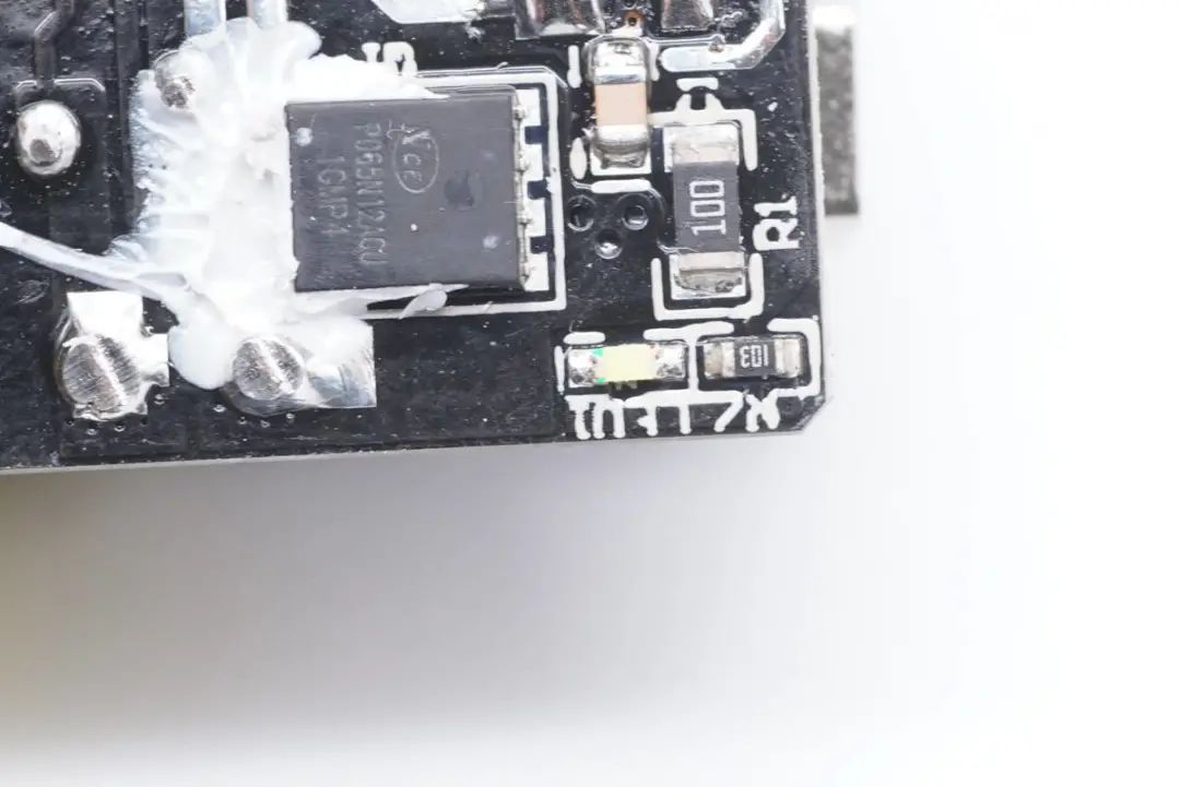 加油中国芯！拆解一款国产GaN器件的65W氮化镓快充