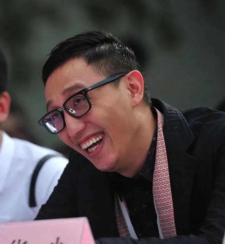 为父征婚求朱丹的“名嘴”华少，幸于口败于嘴