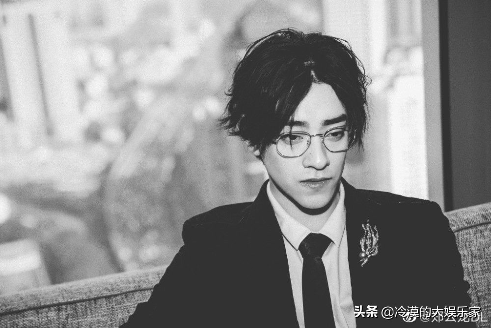 仝卓喊话好友郑云龙 暗讽对方写稿件拉踩自己，