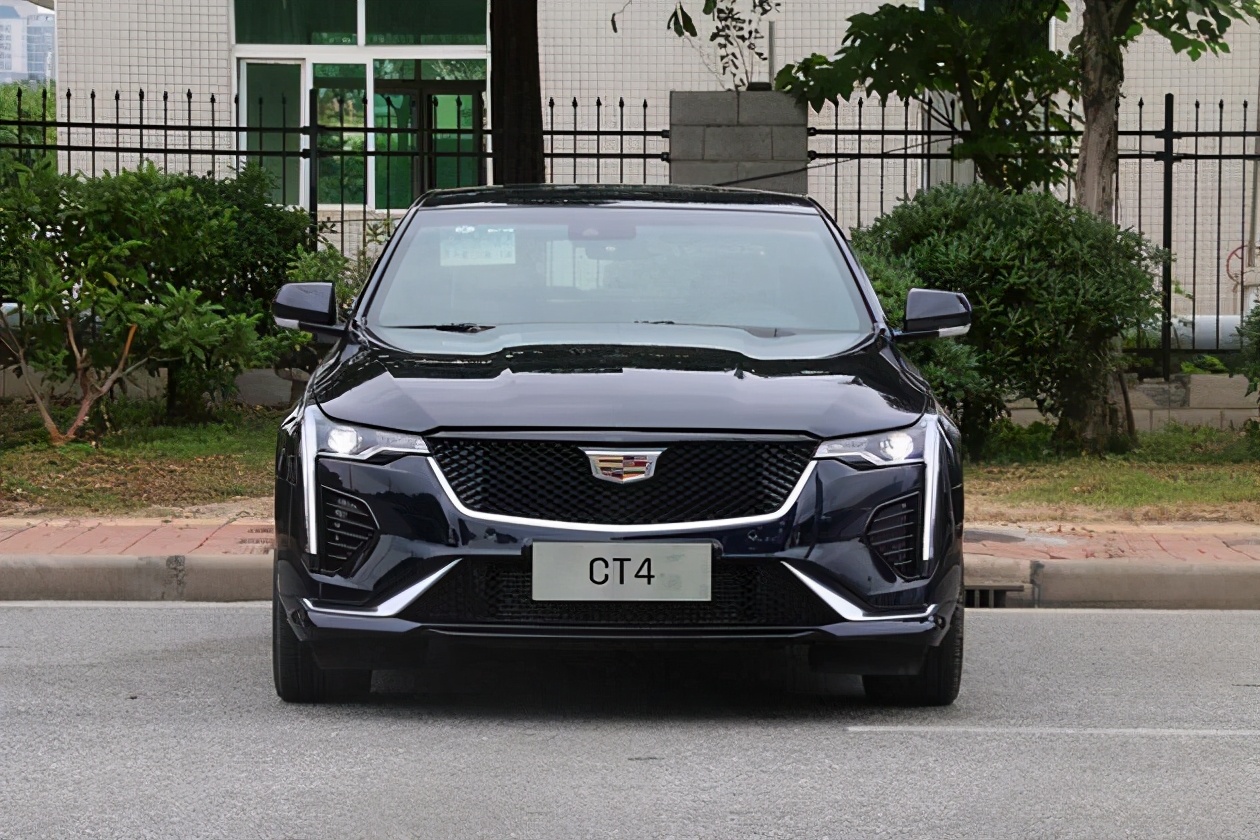 凯迪拉克CT4跌破20万，还标配2.0T，宝马3系也倍感压力