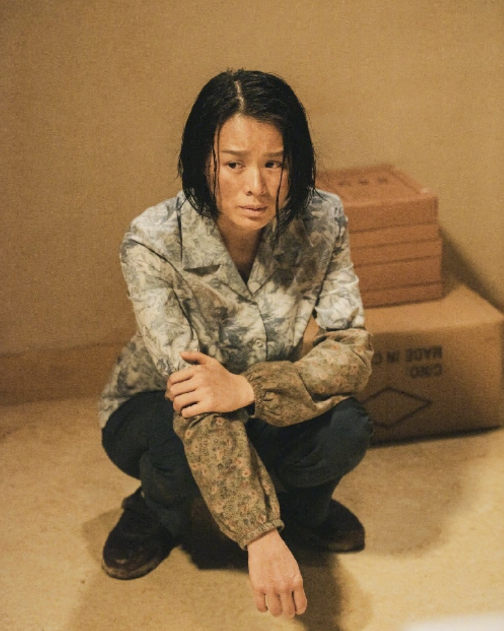 胡杏兒素顏與老公挽手逛超市購物，兩人有說有笑，夫妻感情和睦