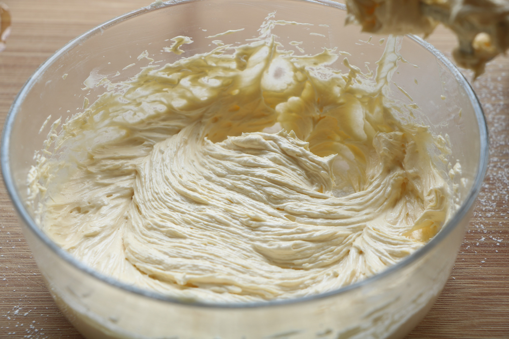 这是我吃过最好吃的蛋卷，又香又脆一碰就掉渣，吃一口就停不下来