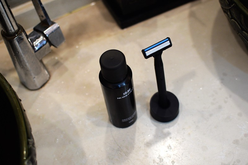 顺滑无感剃须 焕醒手动剃须刀套装