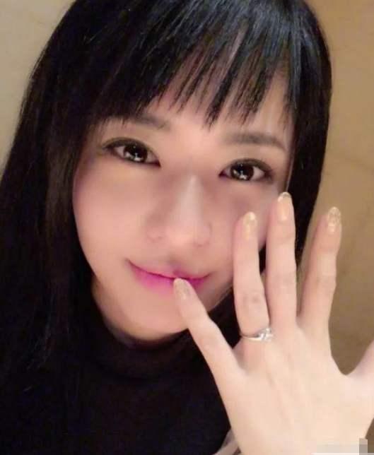 苍老师晒娃却遭遇网暴，永远挥之不去的过往，请对孩子善良一点