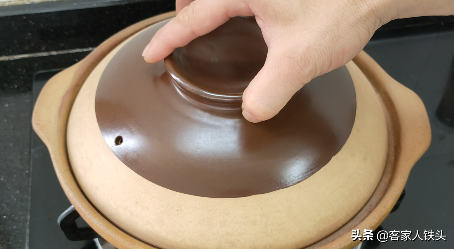 烫破嘴皮都要吃的豆腐煲，加上7个茄子，好吃不油腻，喷香又下饭