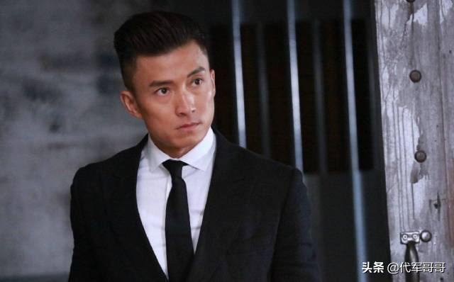 他抛弃相爱10年发妻，恋上赌王女儿却被抛弃，如