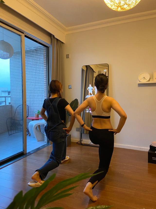 我家的镜子有点酷，FITMORE智能健身镜体验分享