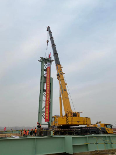 中国一冶钢构公司临沂优特钢项目首吊成功