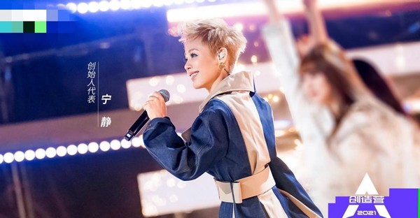 辣眼！男选手节目中对宁静露肚皮，眼神邪魅疑勾引，女方霸气接招