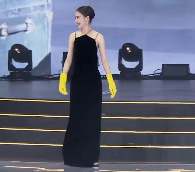 Spring late first couplet discharges exposure! Should be Tong Liya chaired unexpectedly spring late? Zhou Tao of gold partner Dong Qing becomes memory