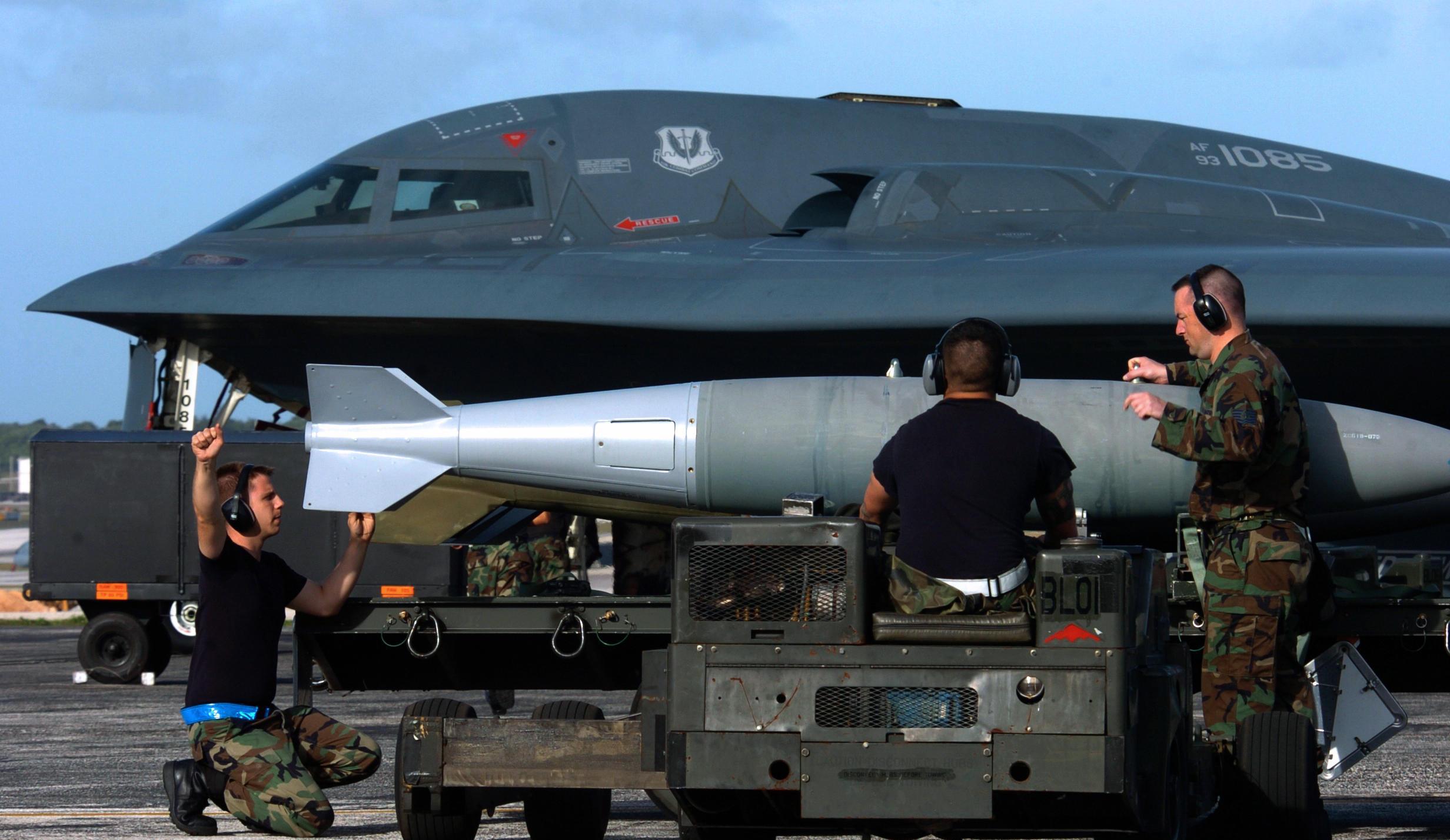 若美国出动21架B-2轰炸机，谁能顶得住？美智库：