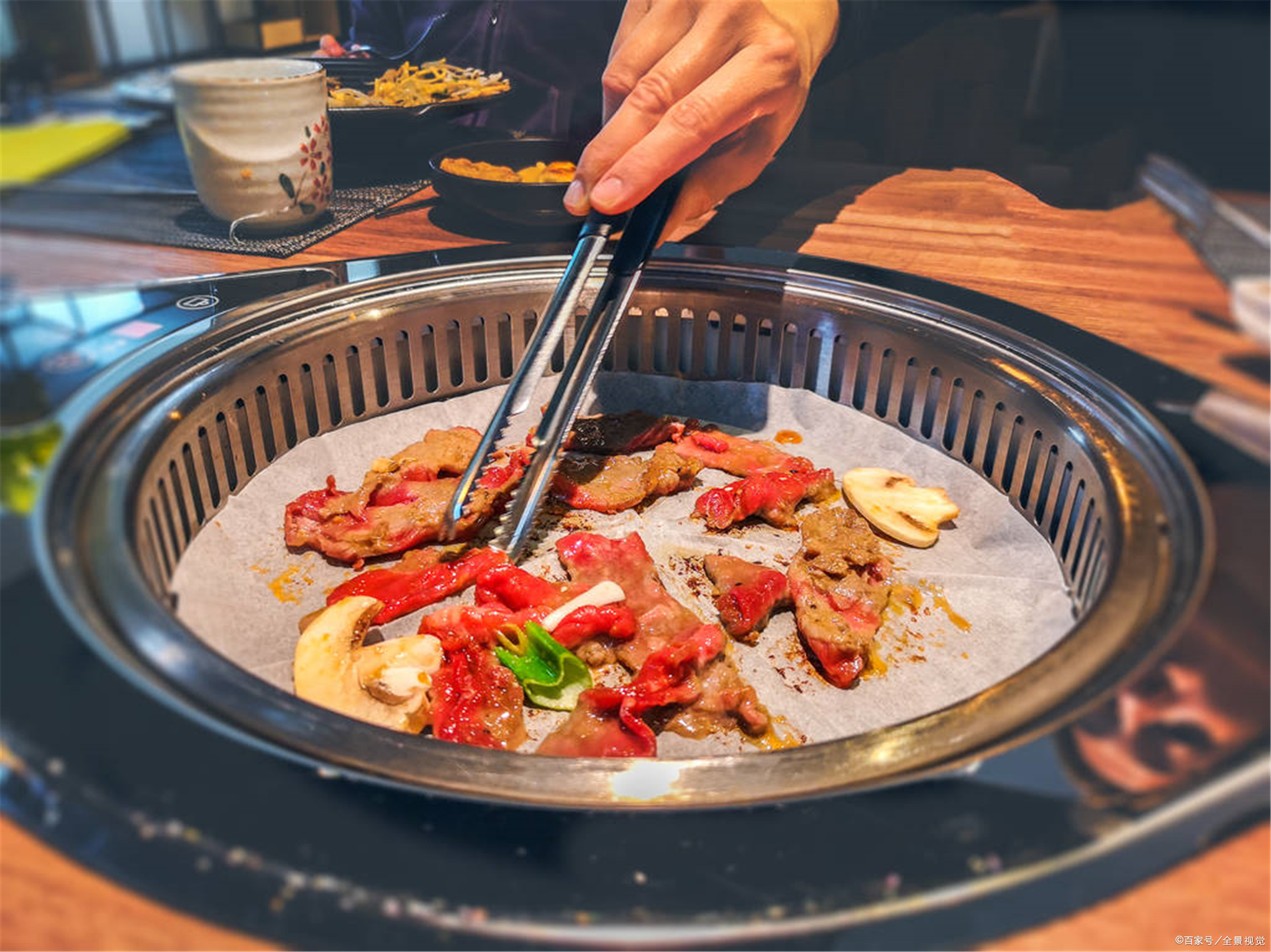 那个借钱创业的餐饮外行，最后生意做得怎么样