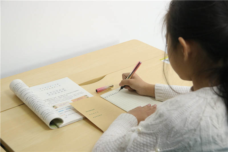一鍵升降3歲用到18歲，養(yǎng)成好坐姿！樂歌EC2學(xué)習(xí)桌椅體驗