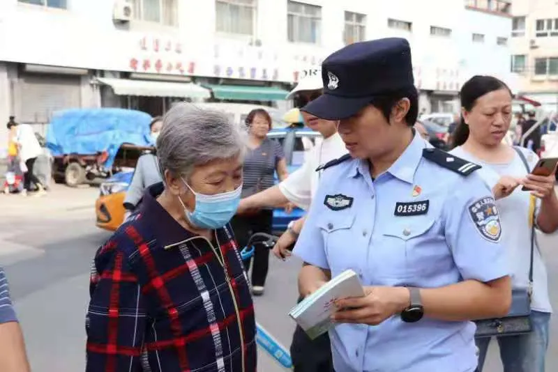 法治宣傳進社區 文明創建暖人心