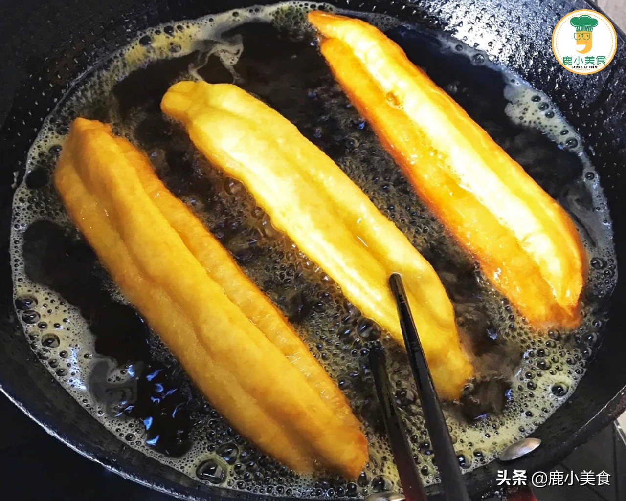 春節早餐怎能少了炸油條，牢記3個竅門，油條酥脆蓬鬆，美味滿足