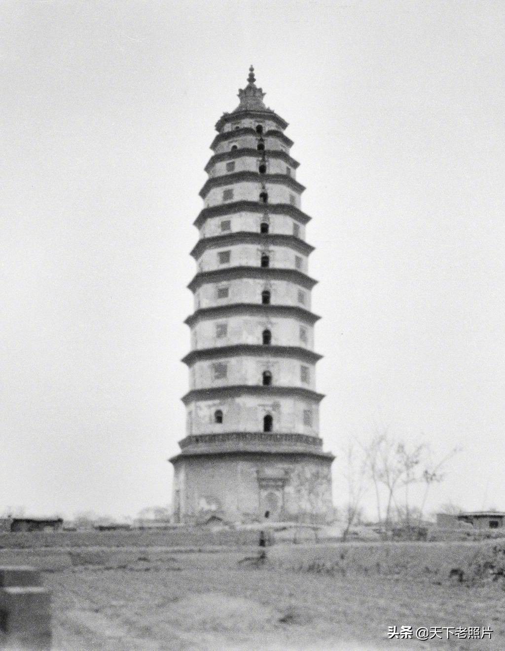 1931年 河北定州老照片，城门牌坊料敌塔