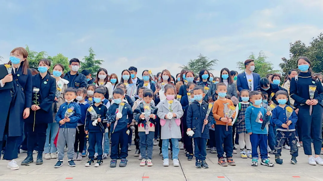 缅怀革命先烈传承红色记忆丨天府新区元音幼儿园举行清明祭扫活动