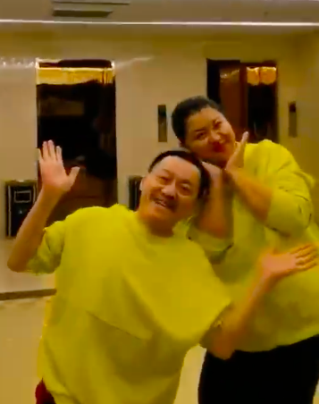 雪村豪宅内景曝光，装修奢华大到似广场，小1