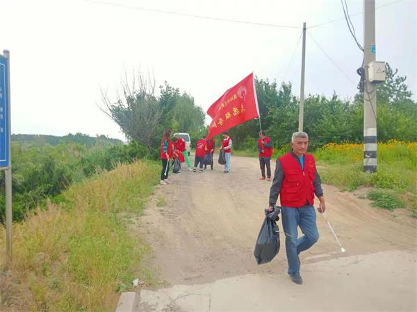 莒县陵阳镇志愿组织开展保护母亲河活动