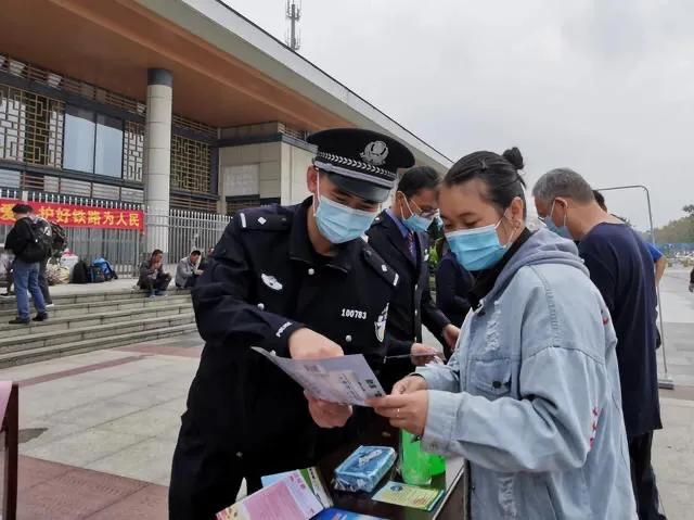 “十年磨双剑，霜刃把示君”记瑶族兄弟铁警的从警故事 十年,双剑,霜刃,君,瑶族