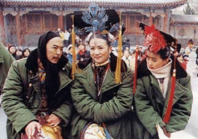 演员片场休息时都在干嘛？第一张我忍，杨紫这张我能笑一天
