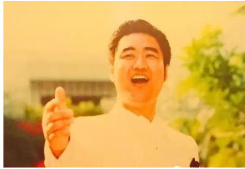 丛飞：一生救助183个贫困儿，和妻子双双早逝，留下年仅5岁的女儿