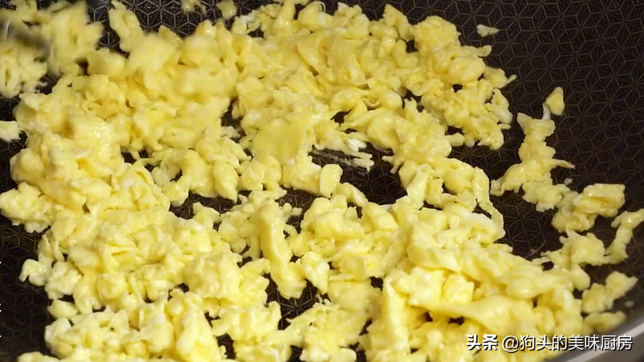 15分鐘教你做懶人炸春捲，不和麵不餳面，酥脆鮮美，好吃不油膩