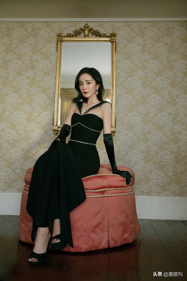 再结|杨幂辟谣再结婚假传闻，一袭黑缎面长裙配妩媚卷发演绎风情万种