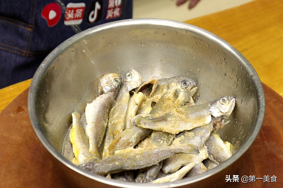 图片[3]-干炸小黄鱼做法步骤图 用淀粉还是面粉？教你正确做法焦香酥脆-起舞食谱网