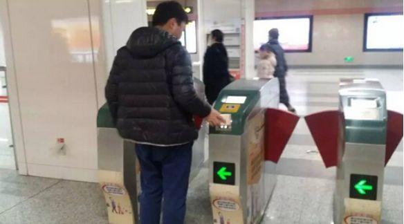 英国小哥评价：中国现在有多牛？在这住半年我