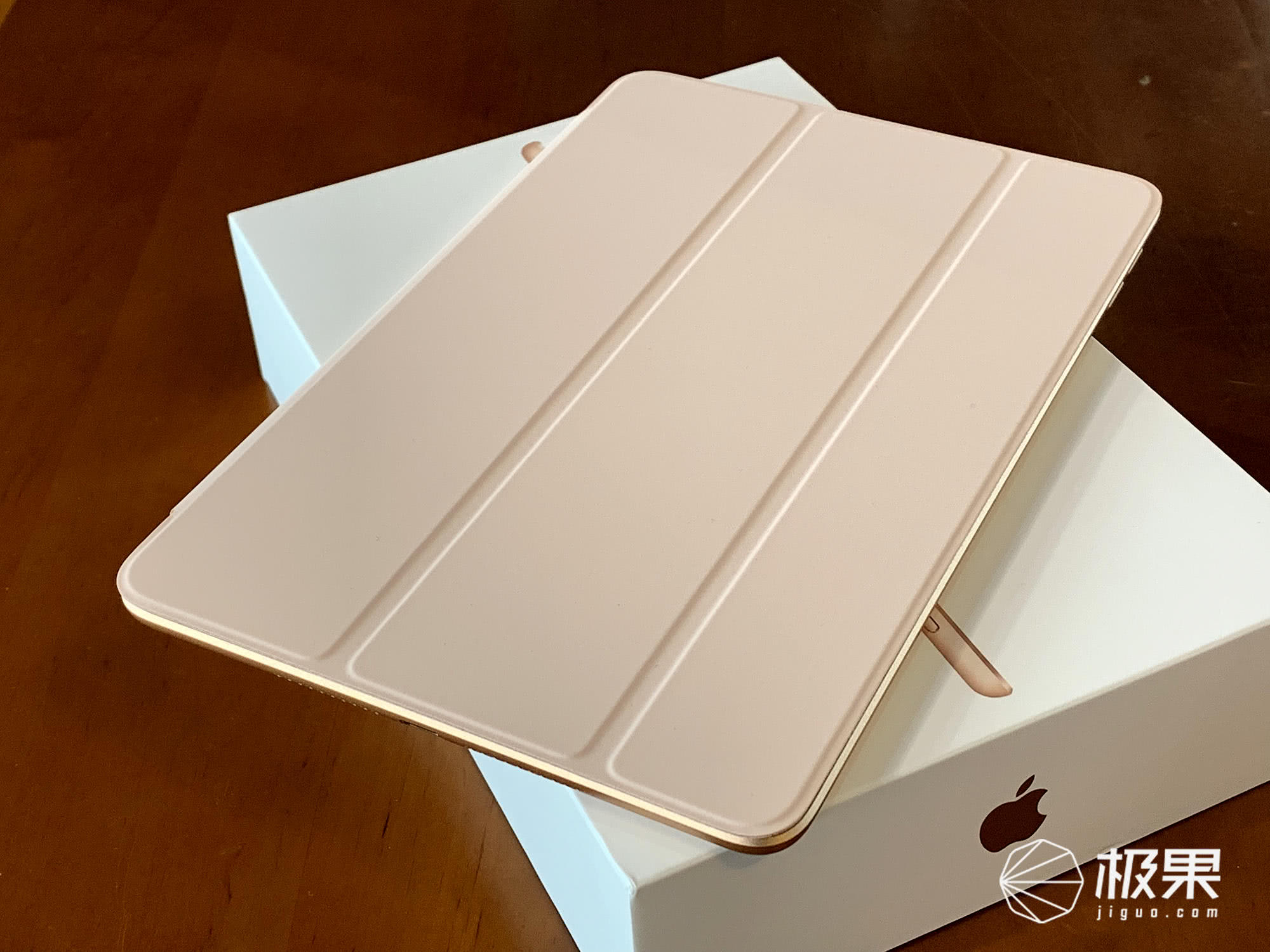 iPad mini图赏：精巧精美，显示屏品质不打折