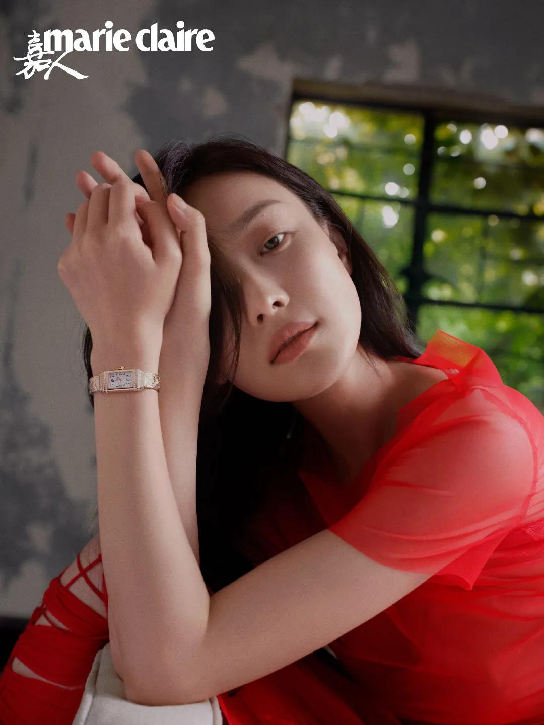倪妮露肩波浪长发 倪妮杂志大片曝光波浪长发性感抚媚