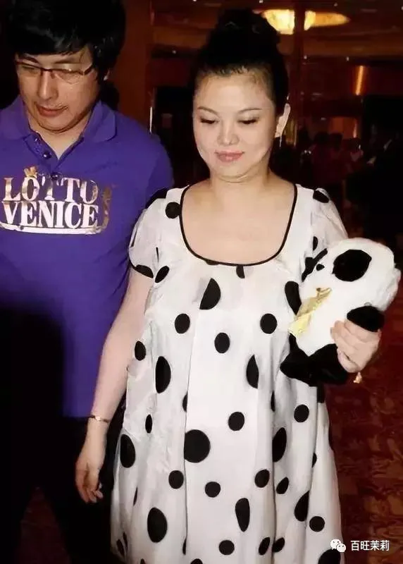 女明星怀孕终于不用比腰细了