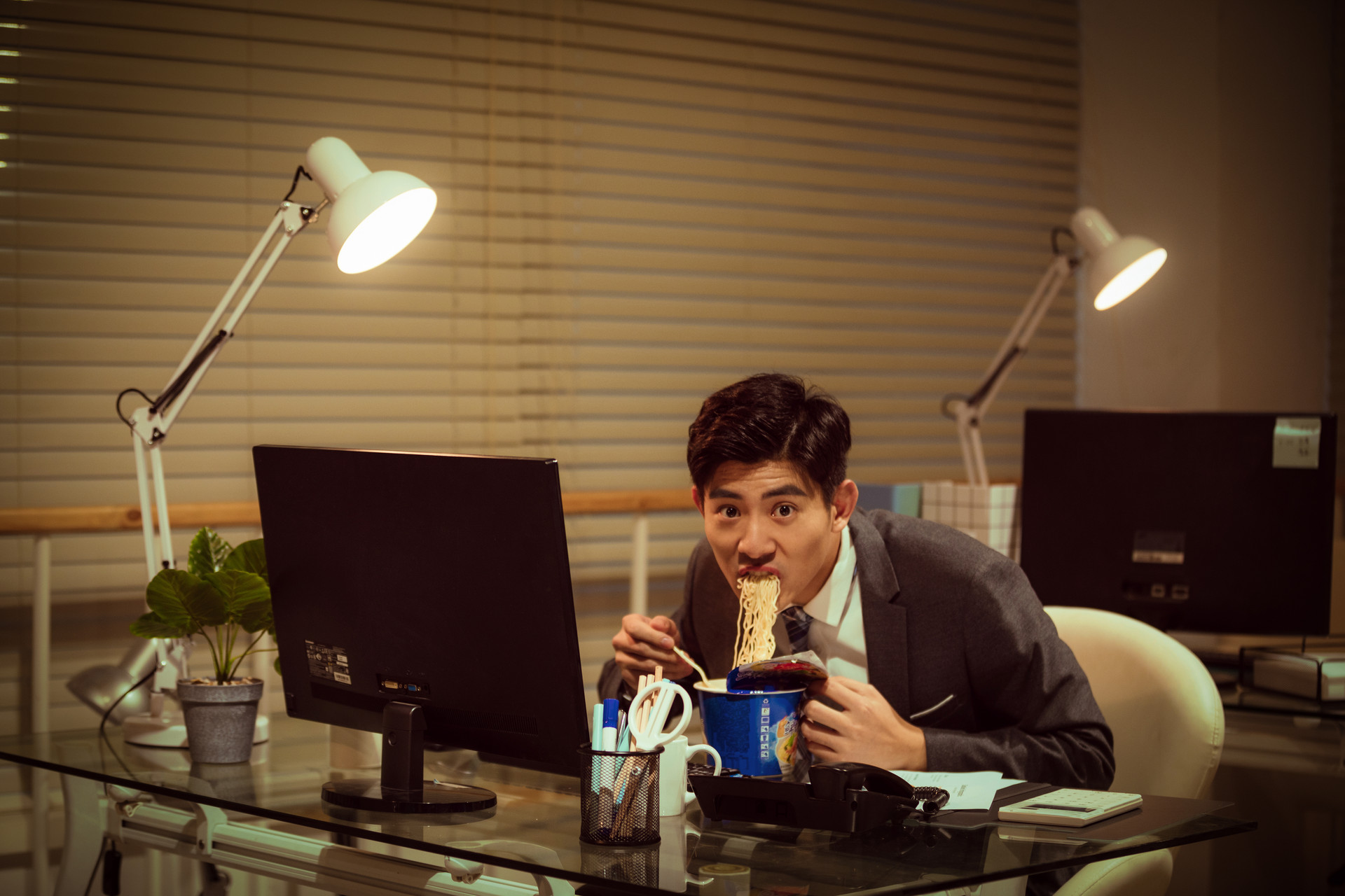 加班1天工资5000？互联网巨头相继取消“大小周”，暗藏哪些玄机