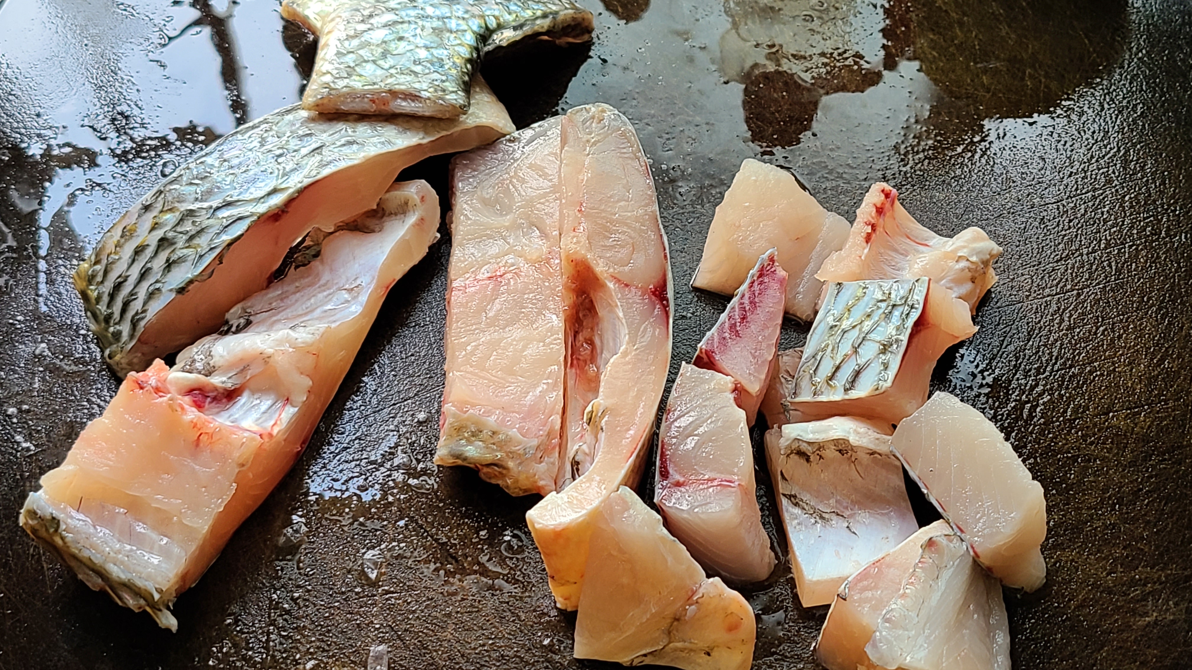 家常版的糖醋鱼块，酸甜开胃又好吃，这一道家常菜，全家都喜欢