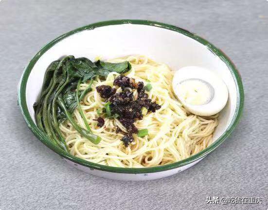 三角粑、麻圆、油钱、油茶····这家店集合了重庆最有名的小吃