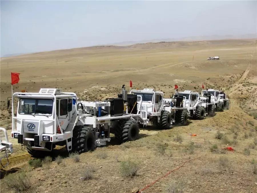 青海石油会战 随着隆的一声炮响 三个年轻的生命