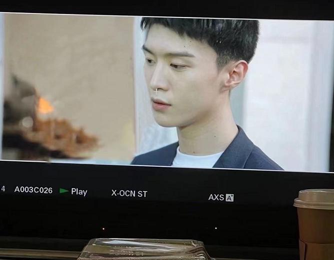 The wellknown variety show director Wu Tong explores the class Fan