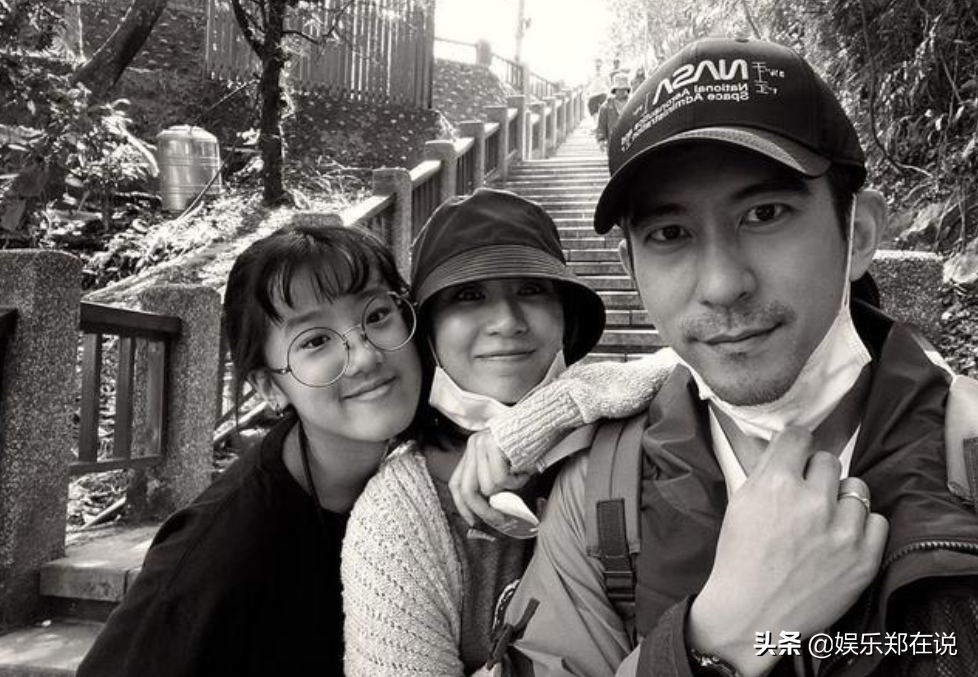 梧桐妹首次和賈靜雯、修傑楷合體拍大片，長腿吸睛，越長越好看了