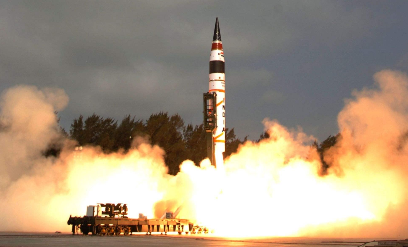 距离中国仅900公里，竟挖通万座军用碉堡，偷偷藏着2千枚洲际导弹